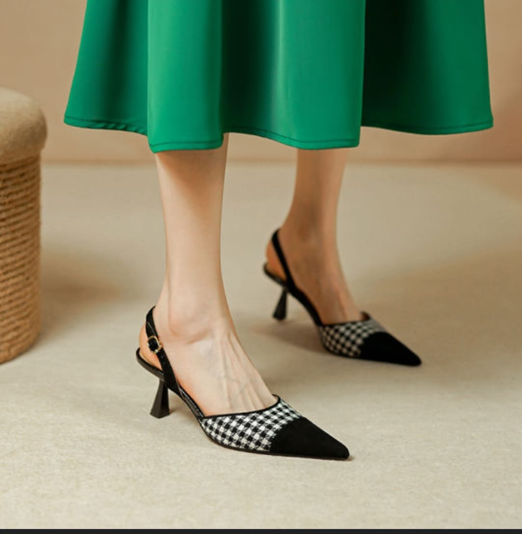 IELGY balck and white color sandle 2024-02-15 at 11.48.07 PM