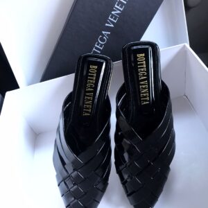 bottega-veneta-black-sandal